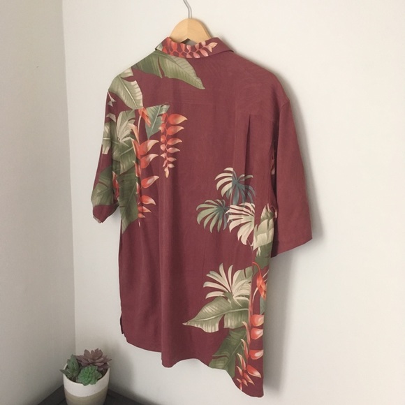 ❌Red and green Tommy bahama Button Up Shirt - Picture 3 of 4